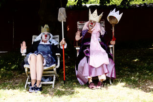 3 reines à la rue